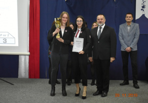 Nasze uczennice - zwyciężczynie Pucharu Dyrektora II Liceum w Piłce Siatkowej