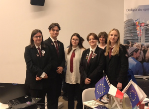 Sukces dwóch drużyn z II LO na Turnieju Wiedzy o Unii Europejskiej