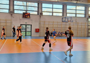 Sukces piłkarek ręcznych II LO