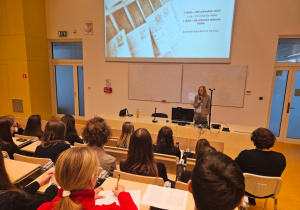 Humaniści na wykładach na polonistyce UŁ